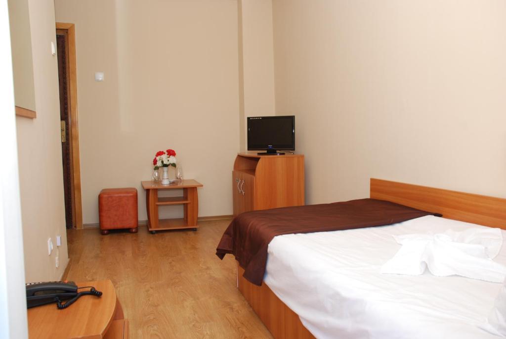 Hotel Liliacul Cluj-Napoca Quarto foto