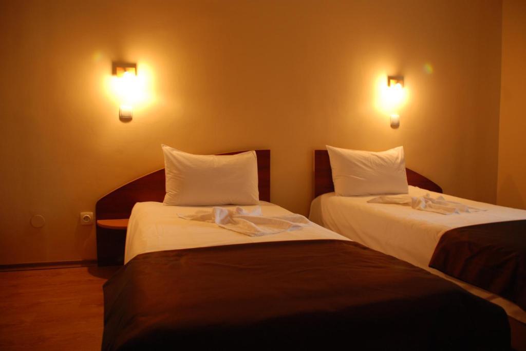 Hotel Liliacul Cluj-Napoca Quarto foto